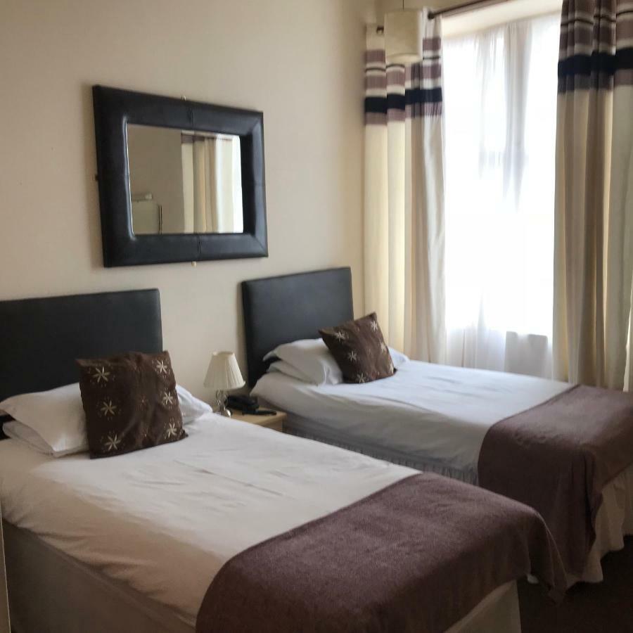 Carlton Hotel Форрес Экстерьер фото